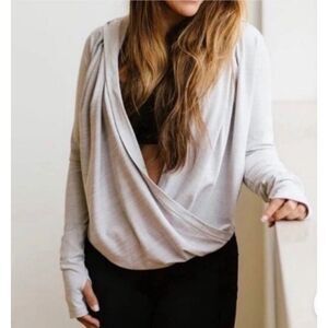 ZYIA Active Haze Silver Gray Twisted Front Yoga Shawl Size M